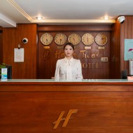 Lễ Tân Khách Sạn